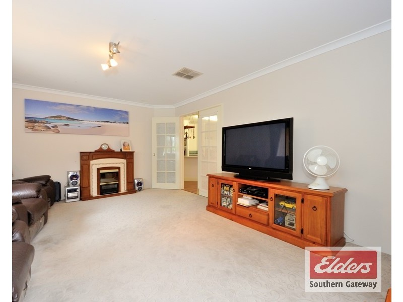 16 Hewison Road, Medina WA 6167