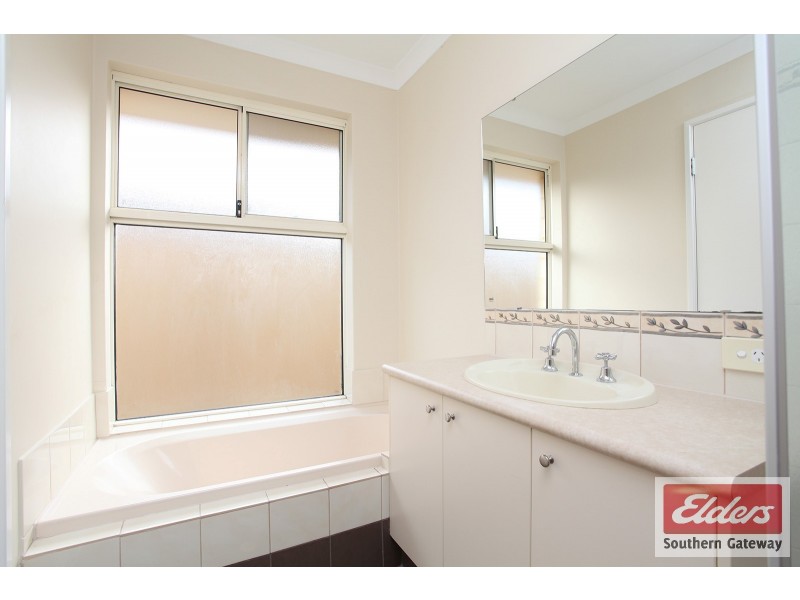 8 Borthwick Place, Orelia WA 6167