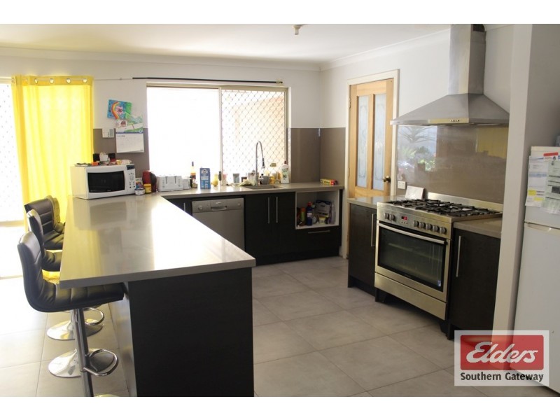 8 Tudor Court, Parmelia WA 6167