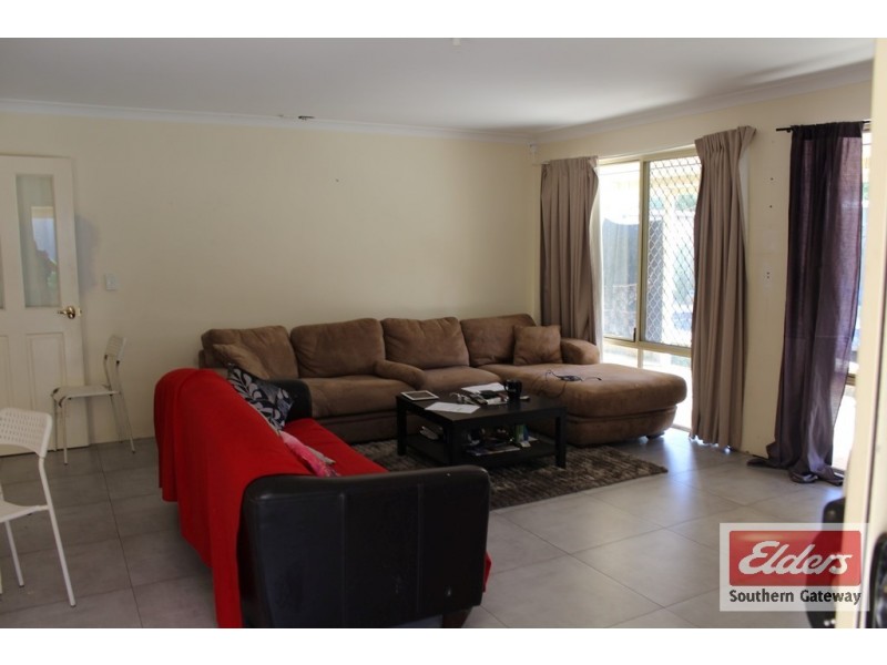 8 Tudor Court, Parmelia WA 6167