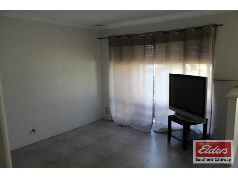 8 Tudor Court, Parmelia WA 6167