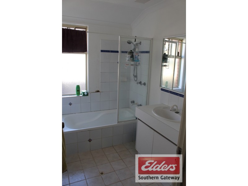 8 Tudor Court, Parmelia WA 6167