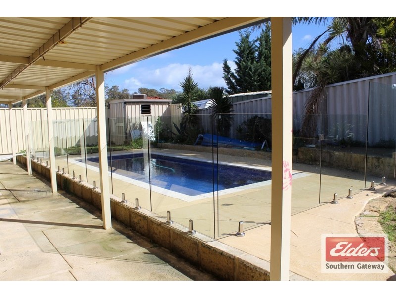 8 Tudor Court, Parmelia WA 6167