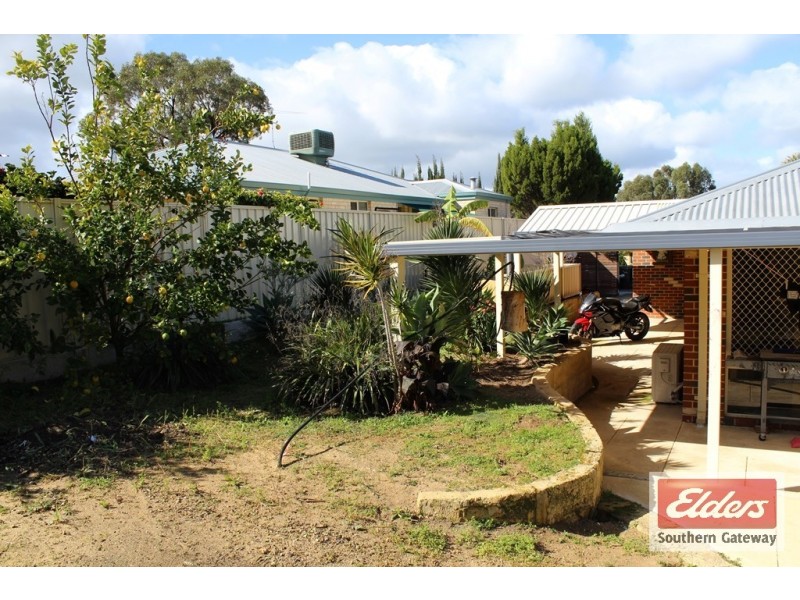 8 Tudor Court, Parmelia WA 6167