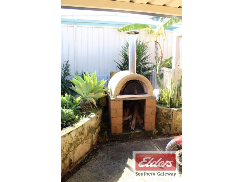 8 Tudor Court, Parmelia WA 6167