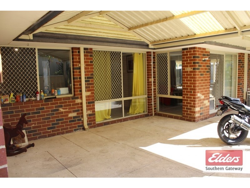 8 Tudor Court, Parmelia WA 6167