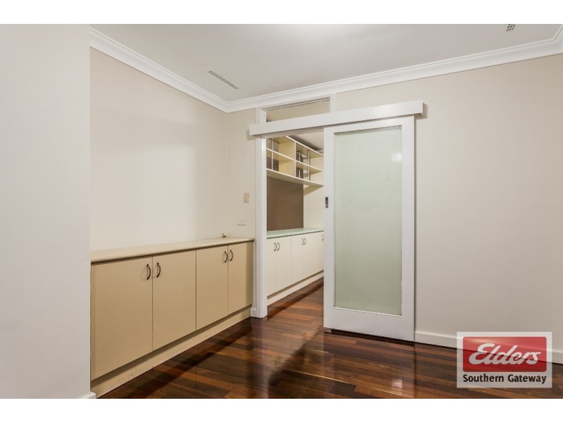 31 Barron Way, Orelia WA 6167