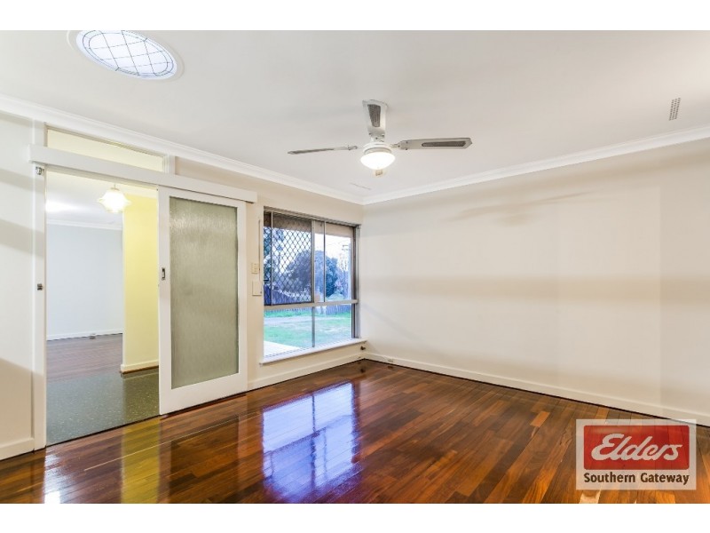 31 Barron Way, Orelia WA 6167