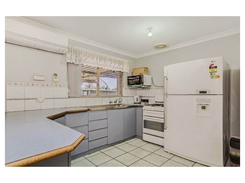 4 Devitt Grove, Parmelia WA 6167