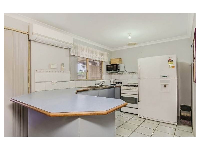 4 Devitt Grove, Parmelia WA 6167