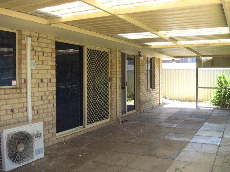 4 Devitt Grove, Parmelia WA 6167