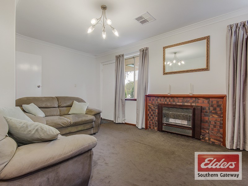 16 Barron Way, Orelia WA 6167