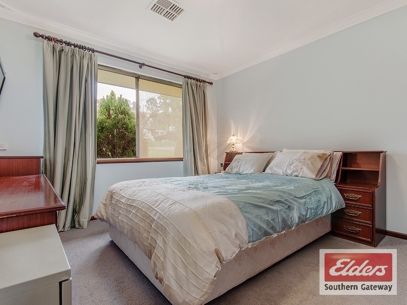 16 Barron Way, Orelia WA 6167