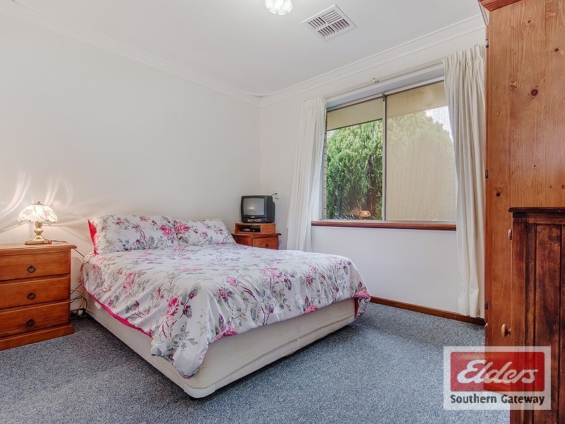 16 Barron Way, Orelia WA 6167