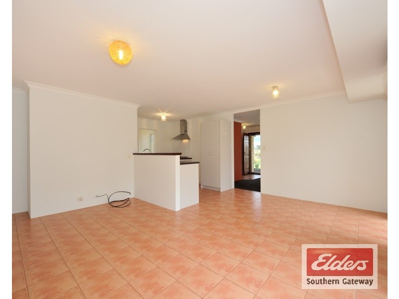 8 Bampton Road, Orelia WA 6167