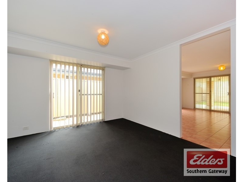 8 Bampton Road, Orelia WA 6167