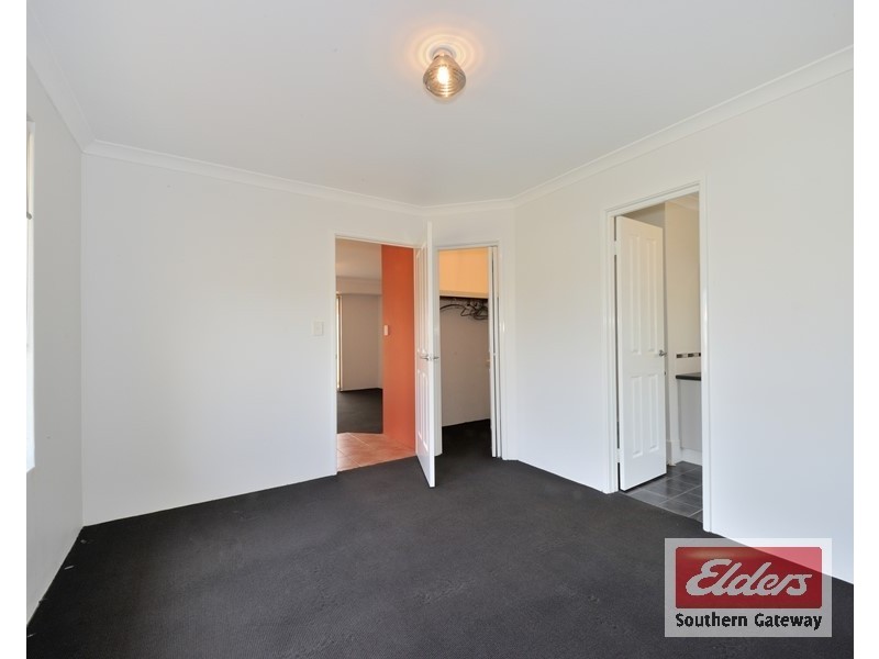 8 Bampton Road, Orelia WA 6167