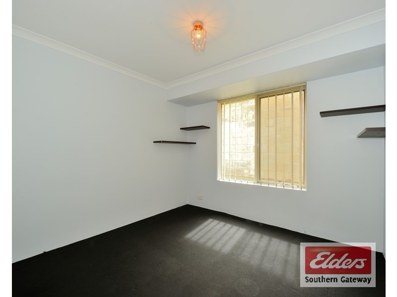 8 Bampton Road, Orelia WA 6167