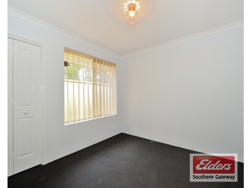 8 Bampton Road, Orelia WA 6167