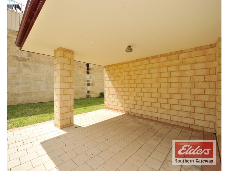 8 Bampton Road, Orelia WA 6167