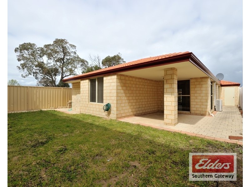 8 Bampton Road, Orelia WA 6167