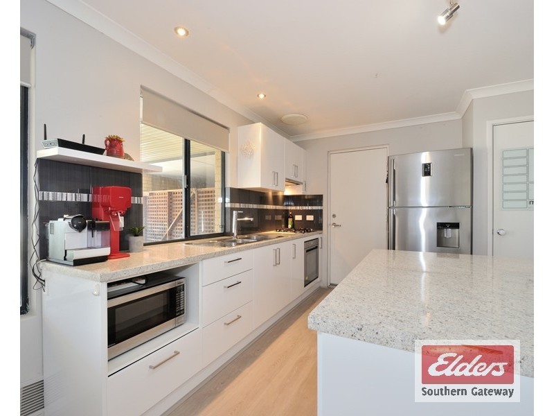 2 Tudor Court, Parmelia WA 6167