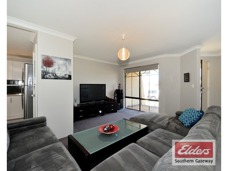 2 Tudor Court, Parmelia WA 6167