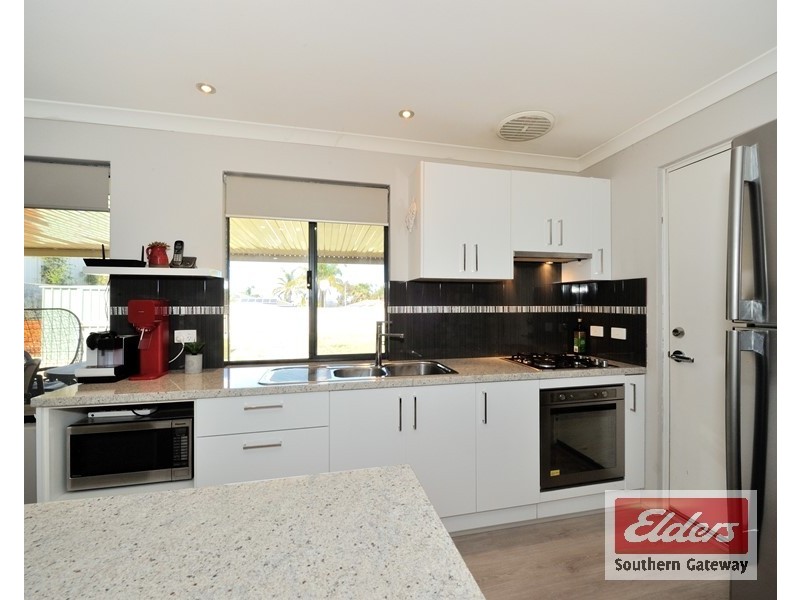 2 Tudor Court, Parmelia WA 6167
