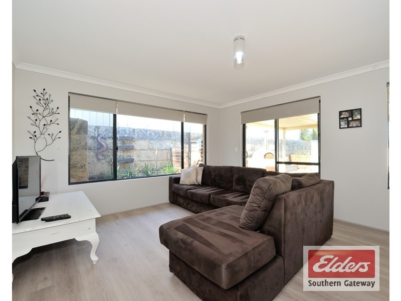 2 Tudor Court, Parmelia WA 6167