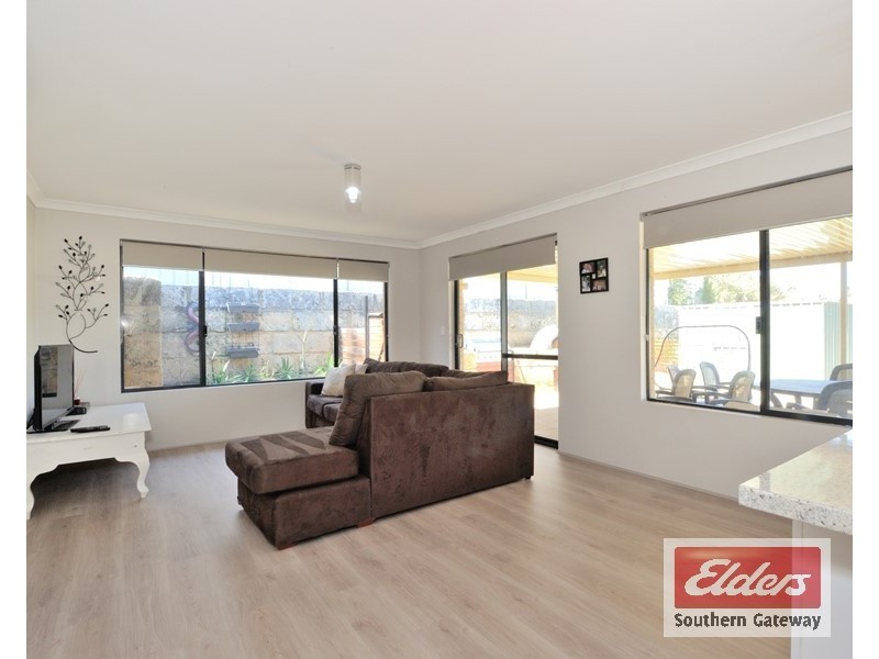 2 Tudor Court, Parmelia WA 6167