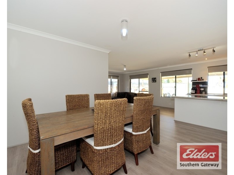 2 Tudor Court, Parmelia WA 6167
