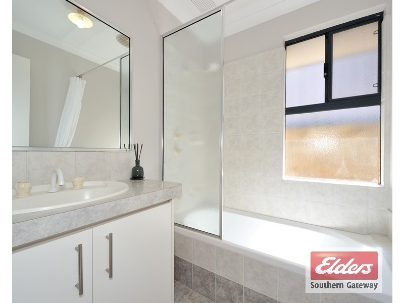 2 Tudor Court, Parmelia WA 6167