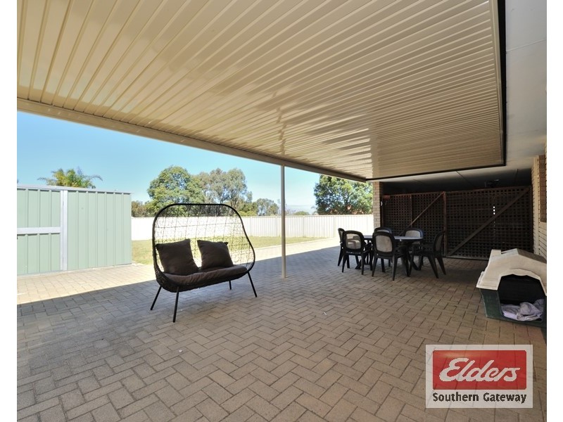 2 Tudor Court, Parmelia WA 6167