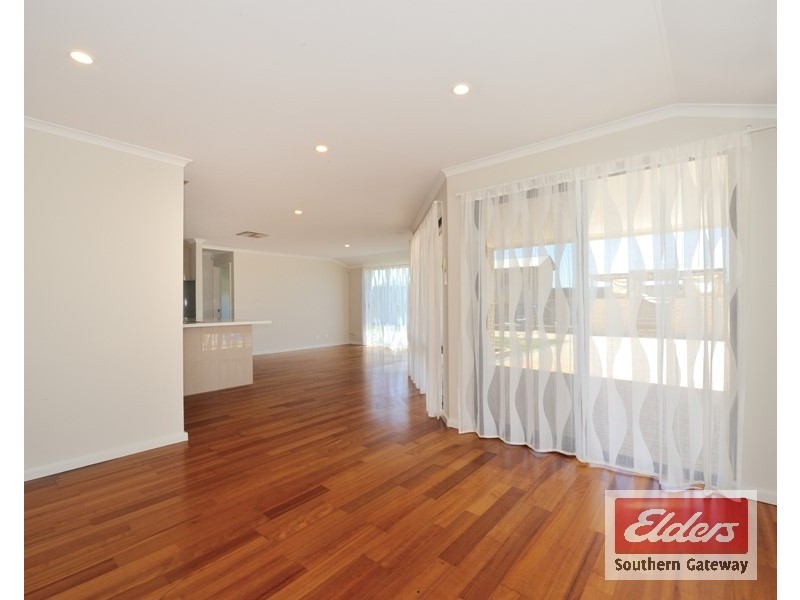 45 Colchester Avenue, Orelia WA 6167