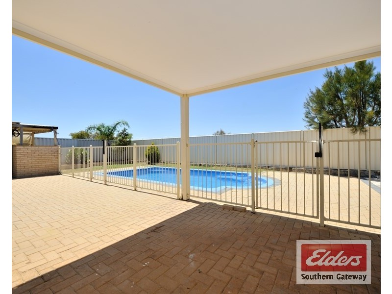 45 Colchester Avenue, Orelia WA 6167