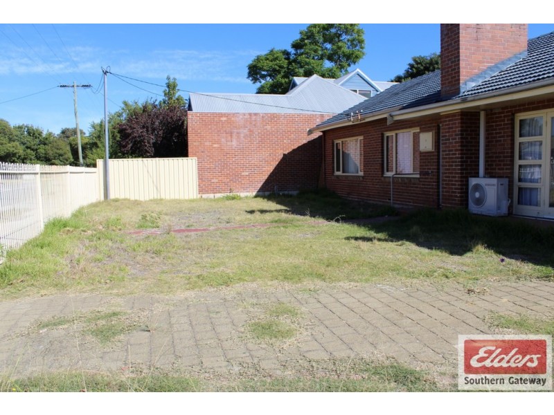 1 Berehaven Avenue, Thornlie WA 6108