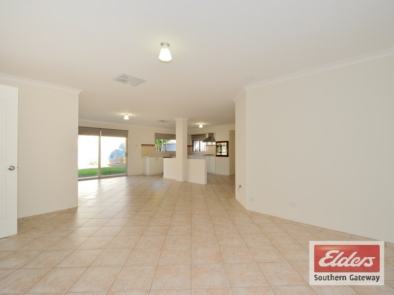 37 Roscommon Crescent, Orelia WA 6167