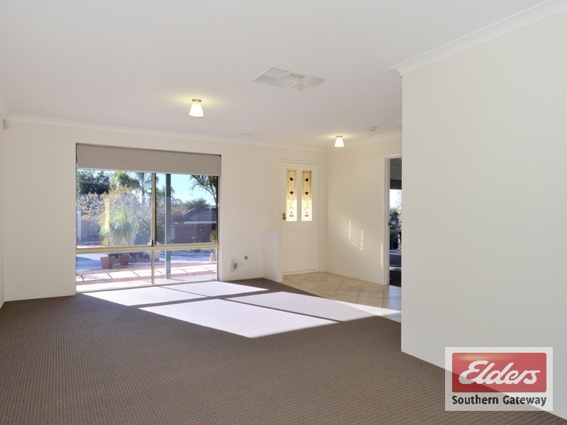 37 Roscommon Crescent, Orelia WA 6167