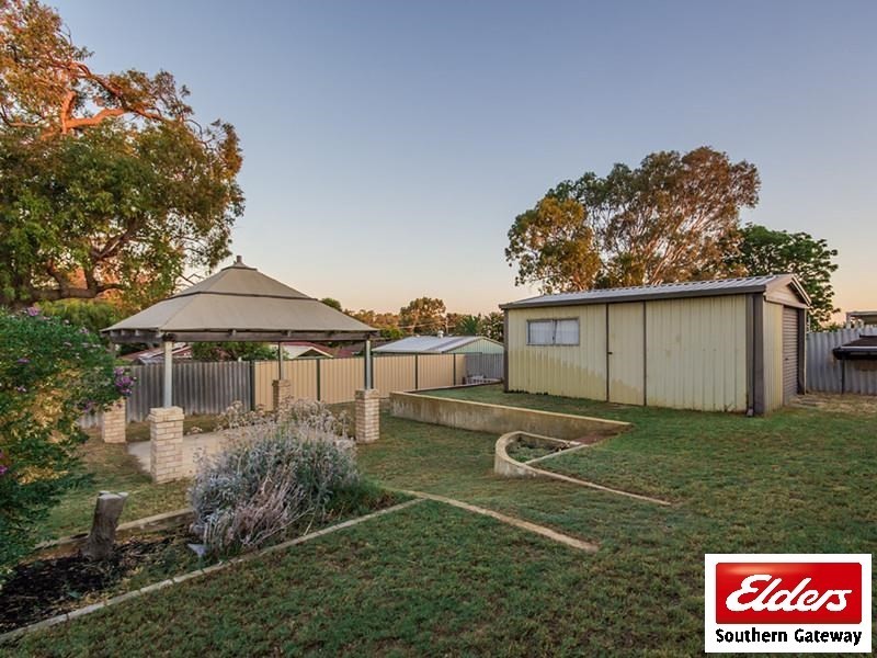 34 Kemmish Avenue, Parmelia WA 6167