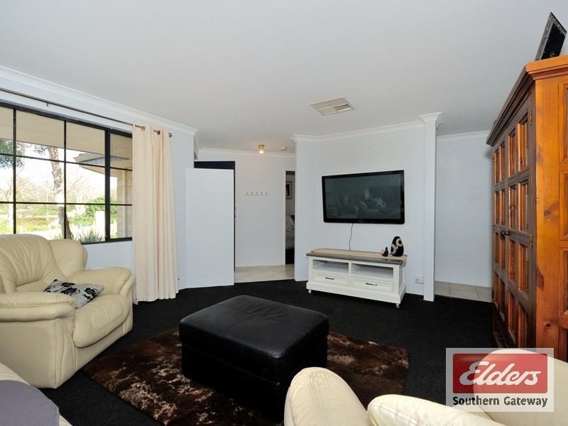 14 Rutherford Square, Orelia WA 6167