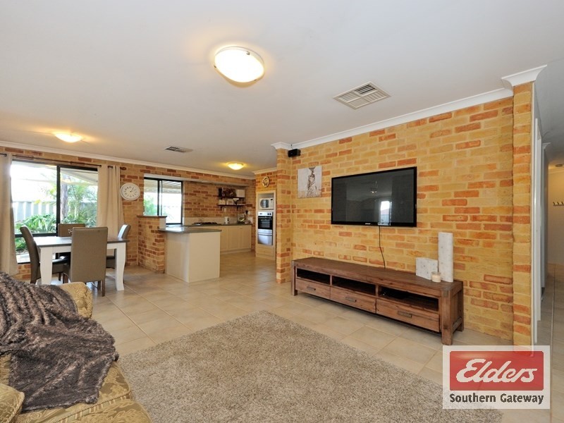 14 Rutherford Square, Orelia WA 6167