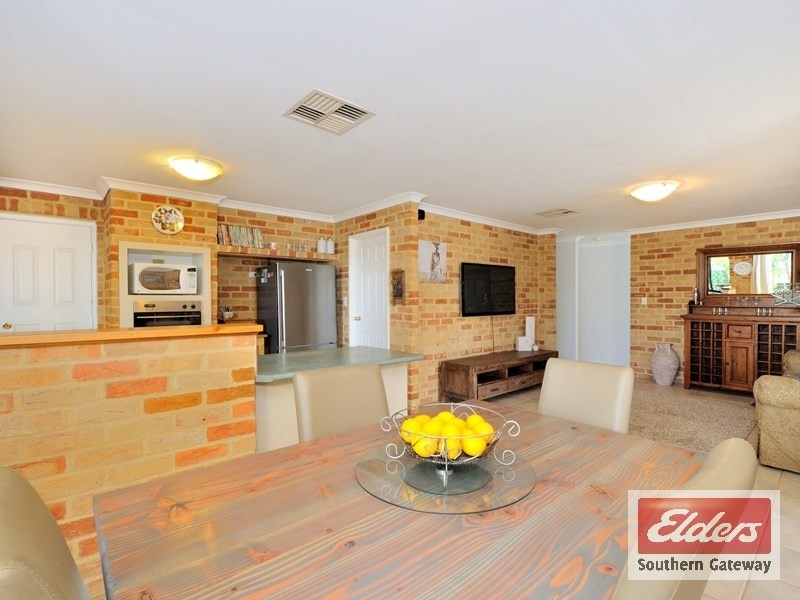 14 Rutherford Square, Orelia WA 6167