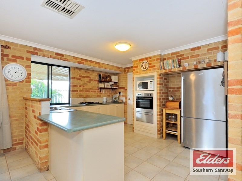 14 Rutherford Square, Orelia WA 6167