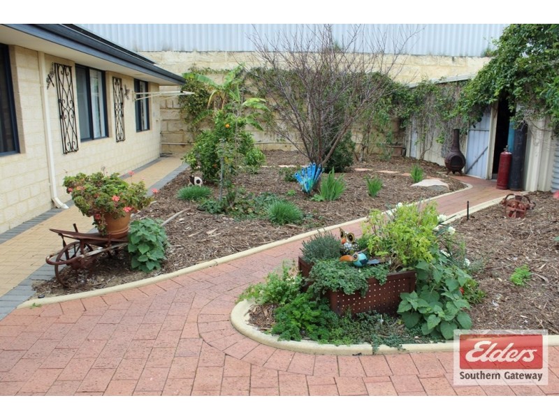 14 Rutherford Square, Orelia WA 6167