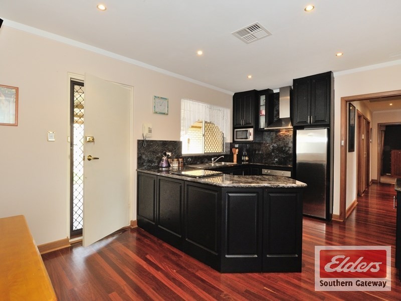 3 Crawford Road, Orelia WA 6167