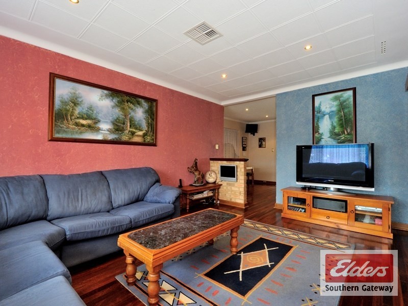 3 Crawford Road, Orelia WA 6167