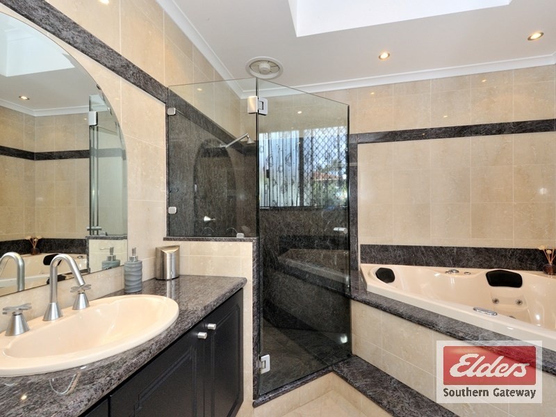 3 Crawford Road, Orelia WA 6167