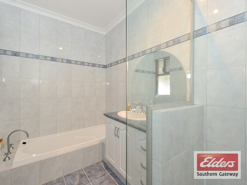 3 Crawford Road, Orelia WA 6167