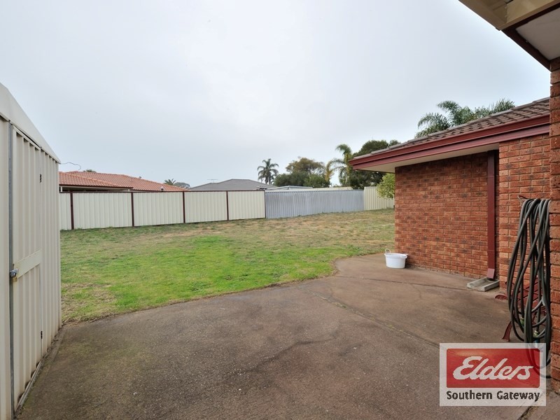 4 Bournan Heights, Parmelia WA 6167