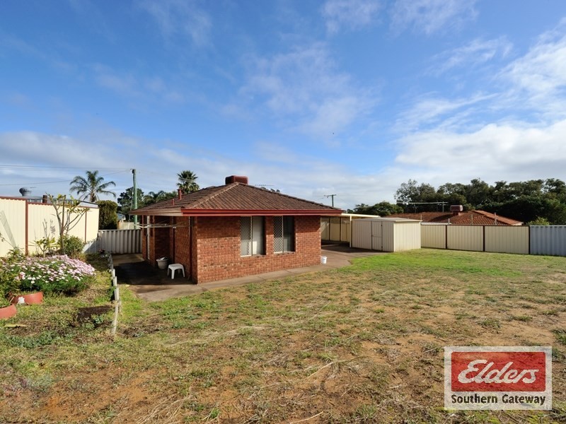 4 Bournan Heights, Parmelia WA 6167